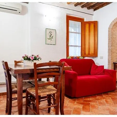 La Mezzana Apartment *
