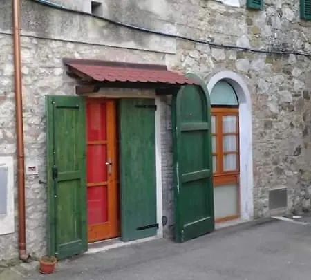 La Mezzana Apartment *